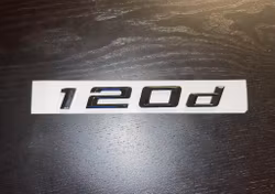 BMW 120d emblem i svart