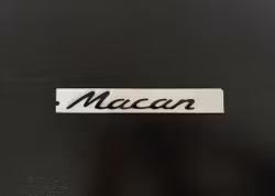 Porsche Macan emblem i svart