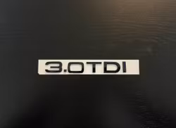 Audi 3.0 TDI emblem i svart