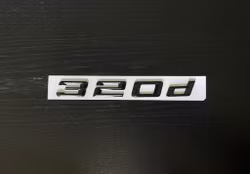 BMW 320d emblem i svart
