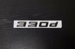 BMW 330d emblem i svart