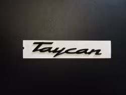 Porsche Taycan emblem i svart