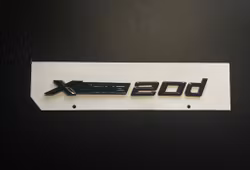 BMW 20d xdrive emblem i svart