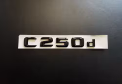 Mercedes-Benz C250d emblem i svart
