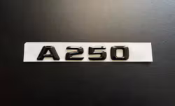 Mercedes-Benz AMG A250 emblem i svart