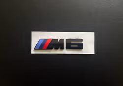 BMW M6 emblem i svart