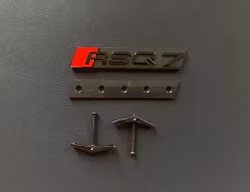 Audi RSQ7 emblem till grillen
