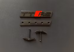 Audi TTRS emblem till grillen