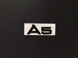 Audi A5 emblem i svart