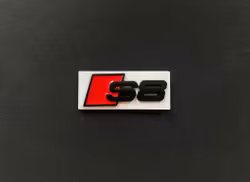 Audi S8 emblem i svart