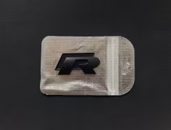 Volkswagen Golf ”R” emblem i svart