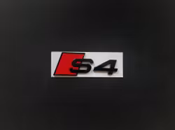Audi S4 emblem i svart