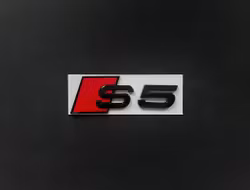 Audi S5 emblem i svart