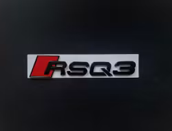 Audi RSQ3 emblem i svart