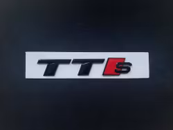Audi TTs emblem i svart