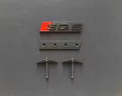 Audi SQ5 emblem till grillen