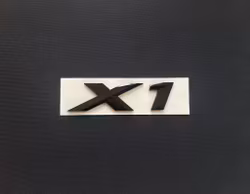 BMW X1 emblem i svart