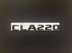 Mercedes-Benz CLA220 emblem i svart
