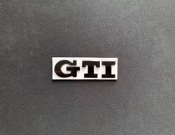 Volkswagen GTI emblem i svart