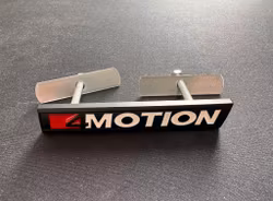 Volkswagen 4MOTION emblem i svart till grillen