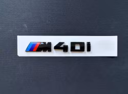BMW M40i emblem i svart