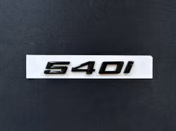 BMW 540i emblem i svart