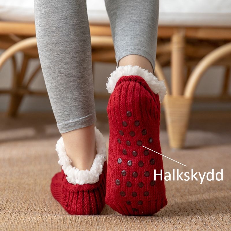 Varma, stickade tofflor med halkskydd - RÖD