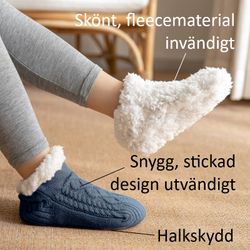 Varma, stickade tofflor med halkskydd - MARINBLÅ