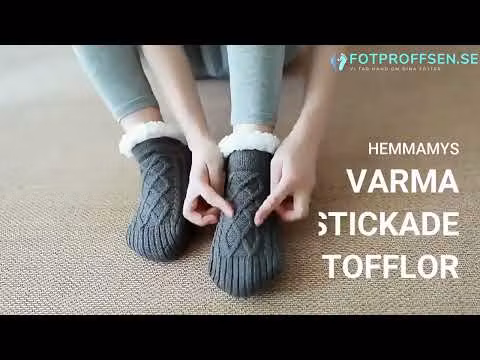 Varma, stickade tofflor med halkskydd - GRÅ