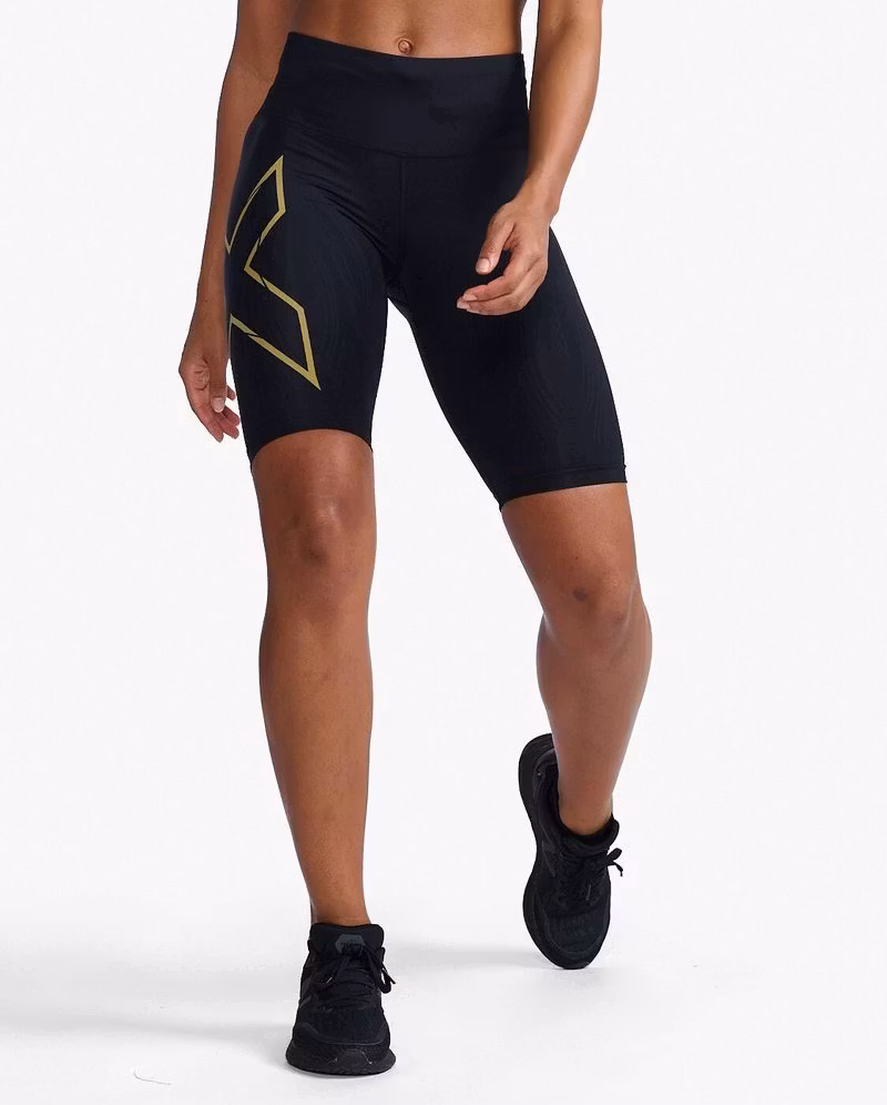 2XU Light Speed Mid-Rise Compression Short - Black/Gold Reflective (Dam)