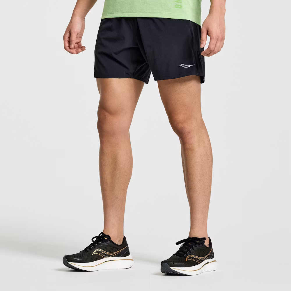 Saucony Outpace 5" Shorts (herr) - 2024