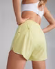 2XU Aero Hi-Rise 4 inch Short (Dam) - Limelight/White Reflective
