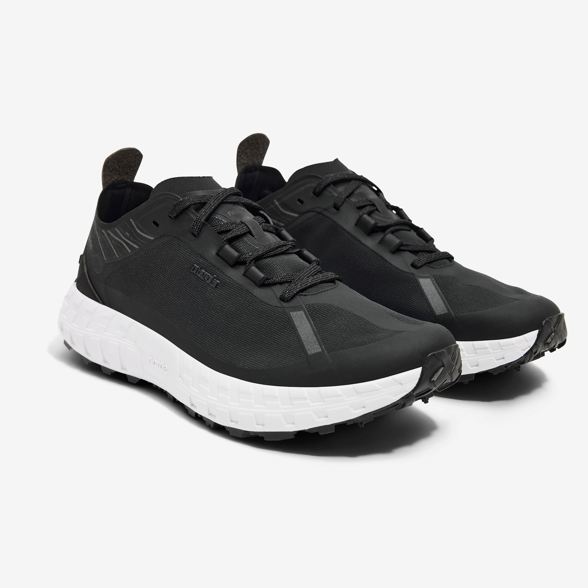 Norda 001A Core Black (Herr)