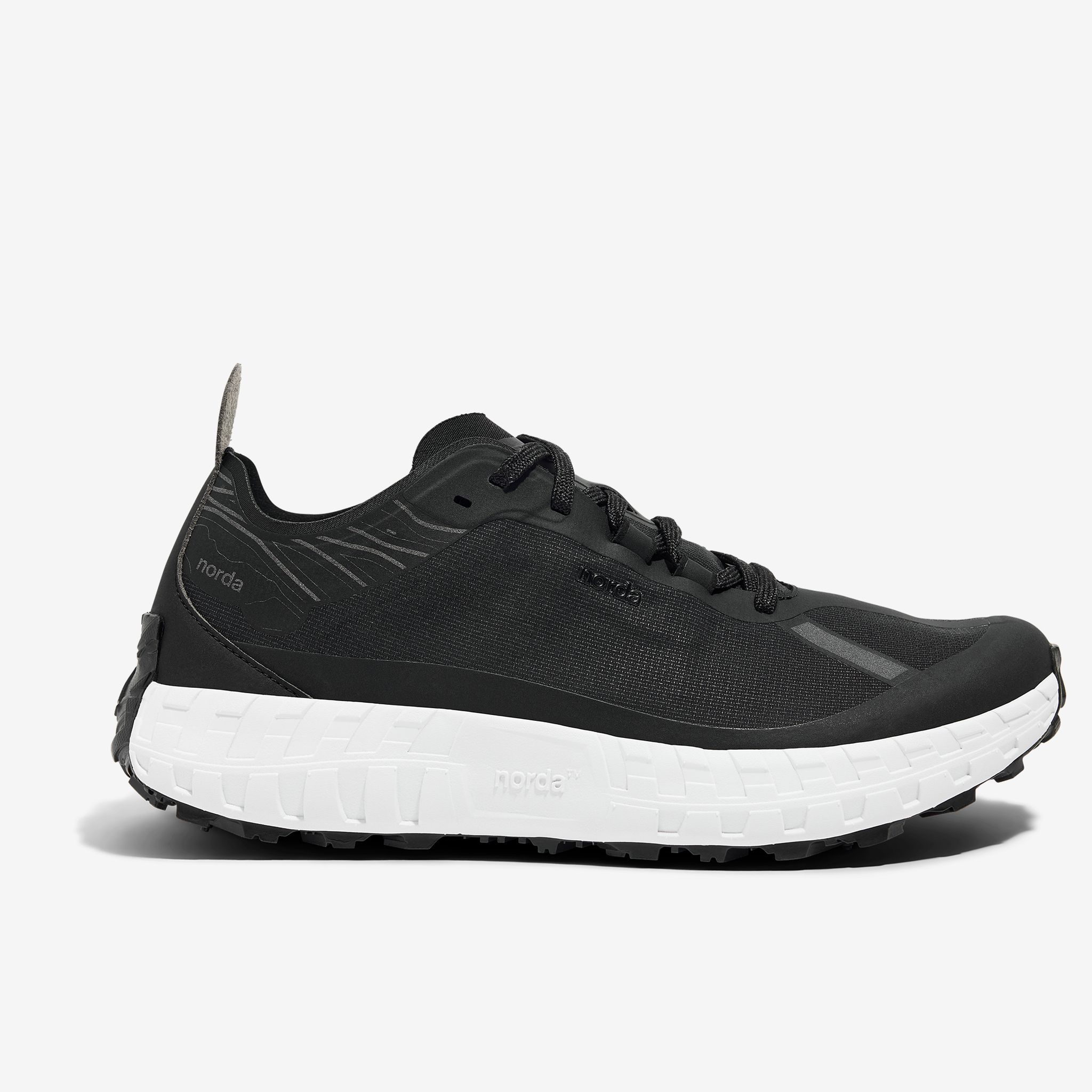 Norda 001A Core Black (Herr)