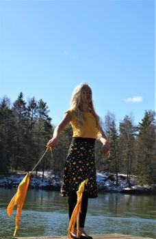 Kjol med guld fjärilar fr. 149kr