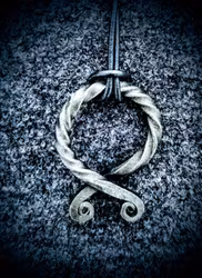 Trollkors Odal Runa med Läderband