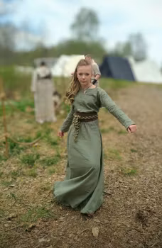 Gul Barn Vikingaklänning i Linne fr. 1299kr