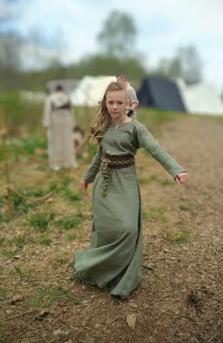 Gul Barn Vikingaklänning i Linne fr. 1299kr