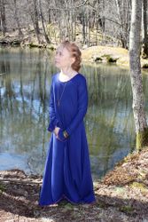 Blå sagolik klänning barn fr. 349kr