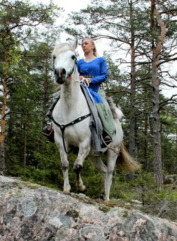 Blå vikingaklänning Saga i Linne