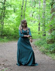 Turkos viking klänning Lea i Linne