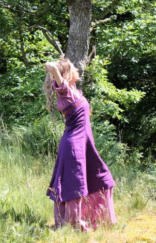 Lila viking överklänning Linnea i Linne