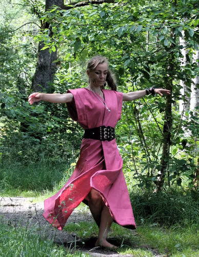 Rosa viking klänning i Linne