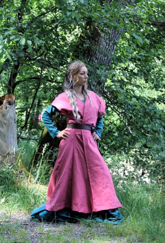 Rosa viking klänning i Linne