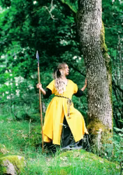 Gul vikingaklänning i Linne