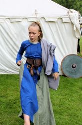 Barn Vikingaklänning Saga i Linne fr. 1799kr