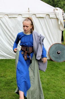 Barn Vikingaklänning Saga i Linne fr. 1799kr
