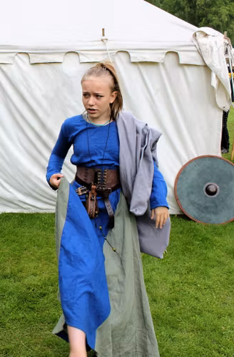 Barn Vikingaklänning Saga i Linne fr. 1799kr