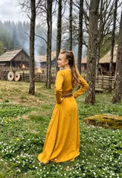 Gul børne vikingekjole i hør fra 1299 SEK