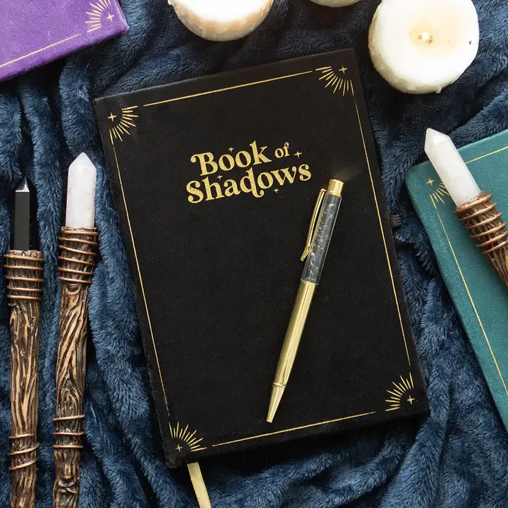 Book of Shadows dagbok med penna av svart obsidian